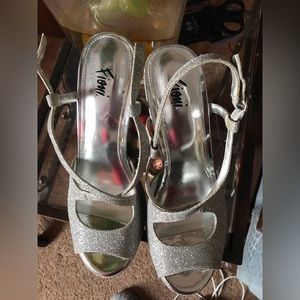 Fiomi siver shoes size 8
